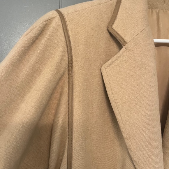 Gorgeous tan peacoat - Picture 4 of 5